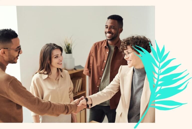 agente de viajes ayudando a clientes felices