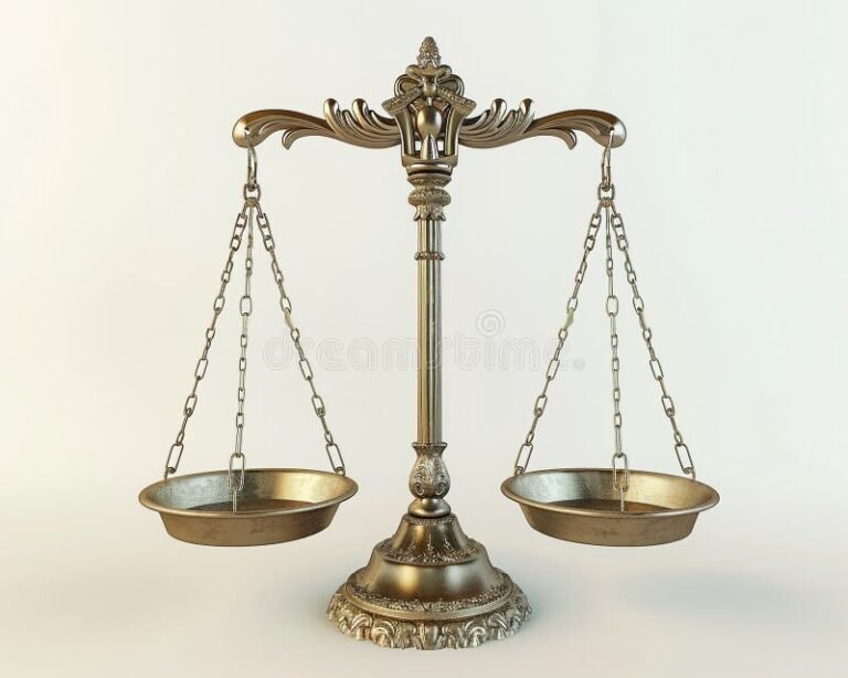 balanzas de justicia sobre fondo neutro