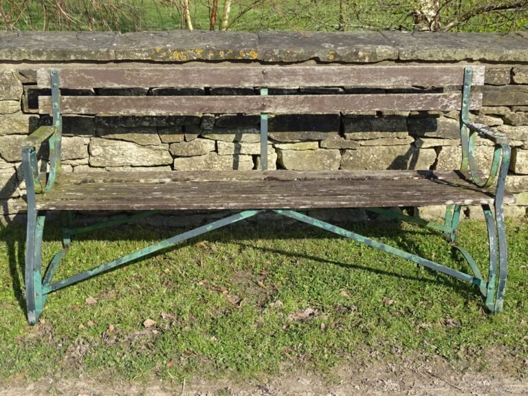 Dónde Comprar Un Banco De Plaza Antiguo Para Decorar Tu Hogar 2 banco de plaza antiguo en jardin vintage