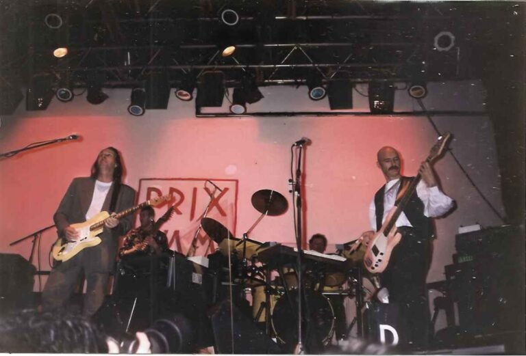 Quiénes son Skay y Los Fakires y cuál es su historia musical 13 banda de rock argentino en concierto vintage