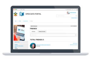 computadora con sitio web gubernamental abierto