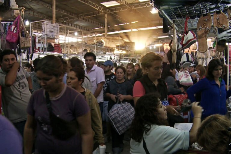 entrada concurrida mercado la salada general publico