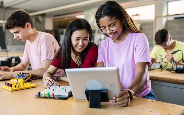Cómo Acceder y Usar el Nuevo Campus Virtual de Escuela de Maestros