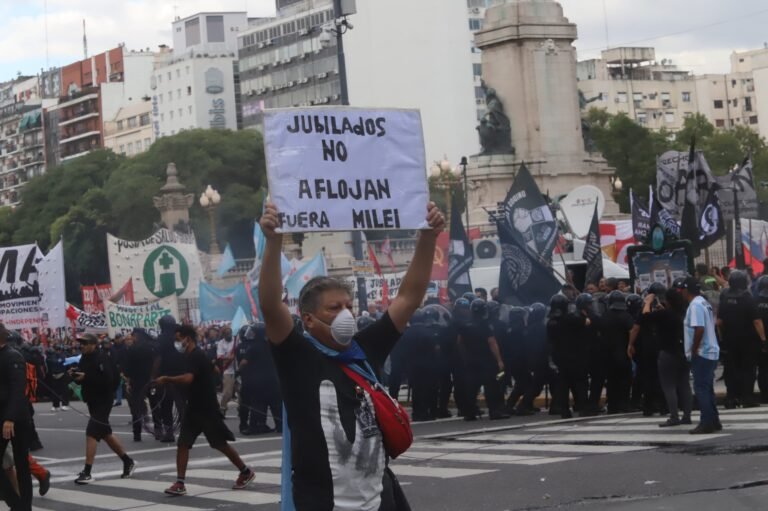 manifestacion en calles de buenos aires