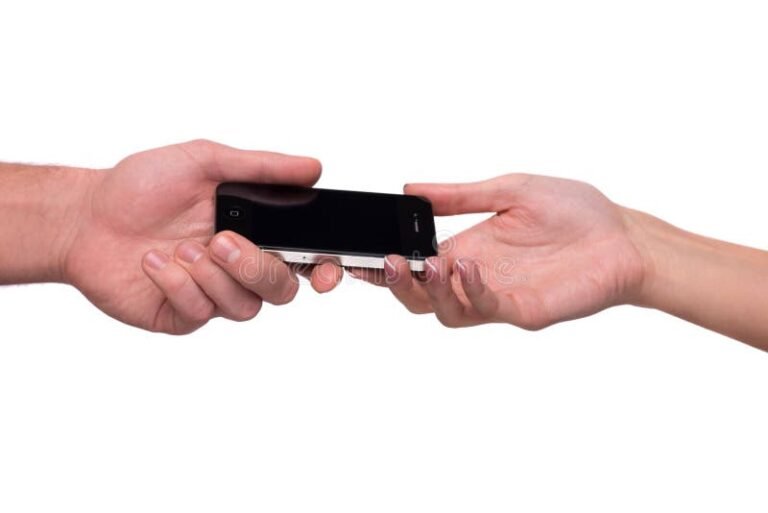 Cuál es la mejor aplicación para pasar datos de un celular a otro 2 manos pasando fotos entre telefonos moviles