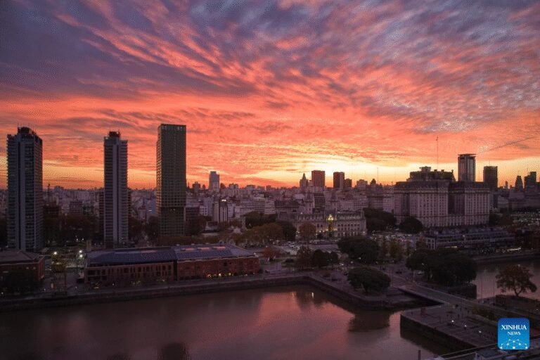 paisaje urbano de buenos aires al atardecer