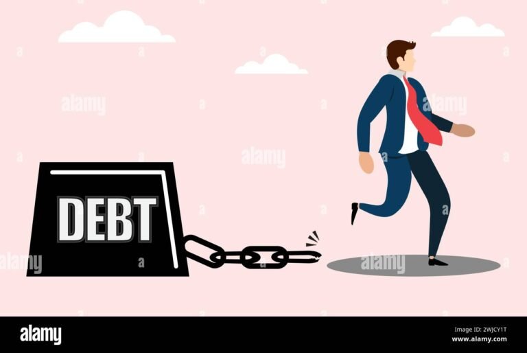 persona feliz rompiendo cadenas de deudas