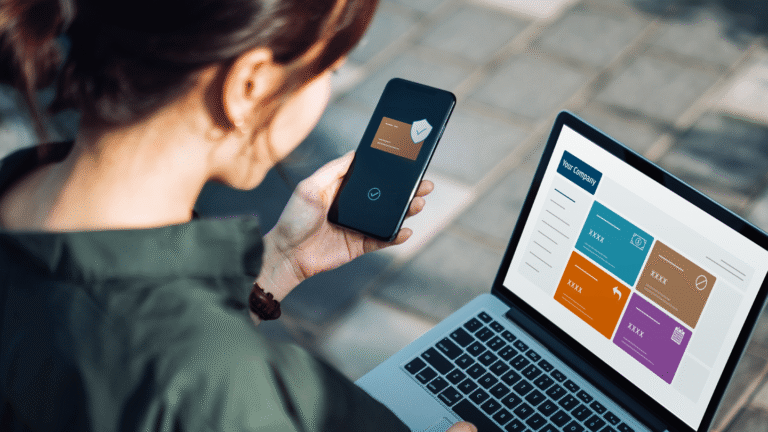 Cómo Consultar y Pagar la Boleta Cenat y Cepat Fácilmente 25 persona pagando factura electronica en computadora