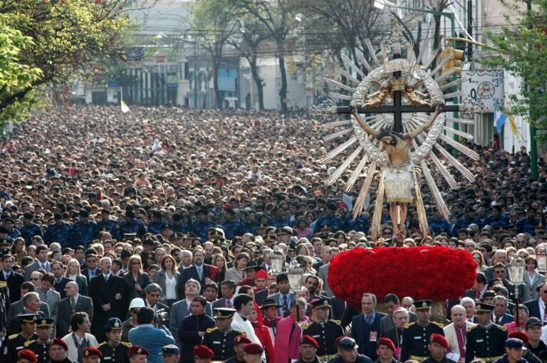 Cuándo empieza Semana Santa en Argentina y cómo se celebra 19 procesion religiosa en argentina durante semana santa