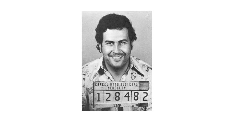 retrato historico de pablo escobar sonriente