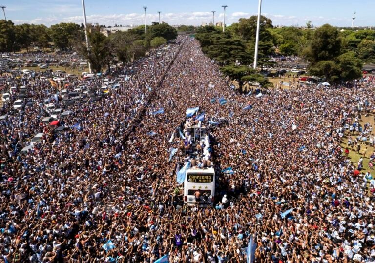 seleccion argentina celebrando un campeonato mundial