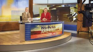 televisor mostrando canal en vivo rural